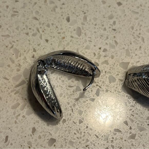 Shell Stud copper Earrings - Picture 11 of 15